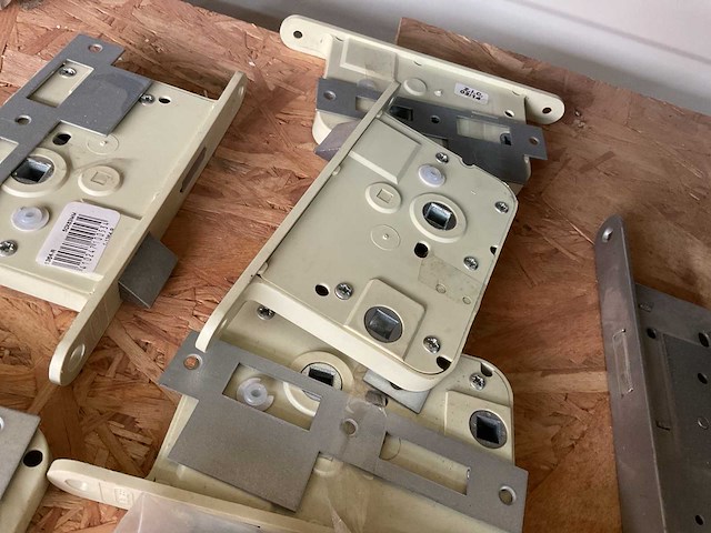 Deursloten en scharnieren - afbeelding 8 van  12