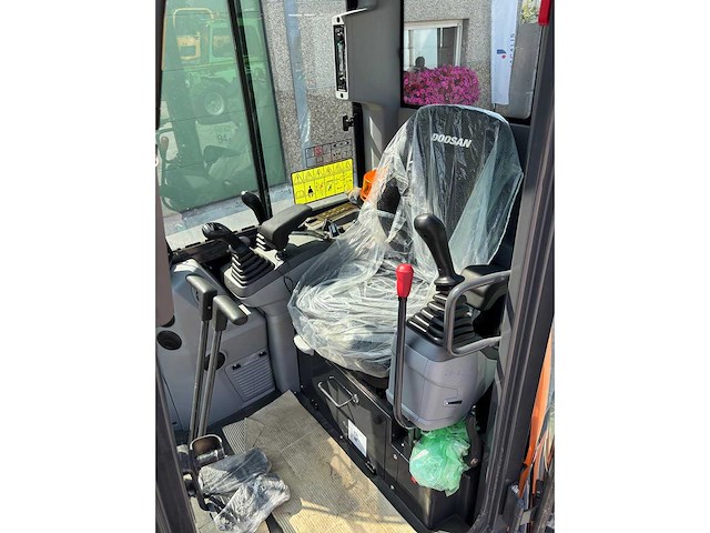 Develon - 2024 - dx27z-7 - minigraafmachine - afbeelding 26 van  26