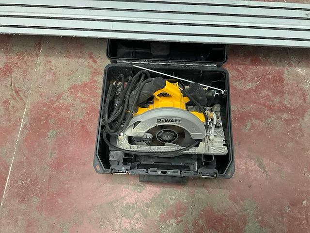 Dewalt - dwe576 - bladzaagmachine - afbeelding 2 van  5