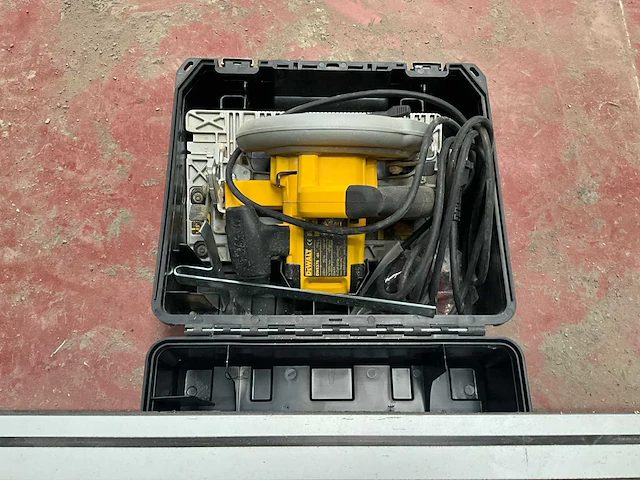 Dewalt - dwe576 - bladzaagmachine - afbeelding 4 van  5