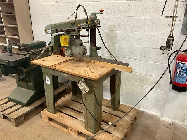 Dewalt 142 radiaalafkortzaagmachine - afbeelding 1 van  4