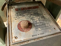 Dewalt 142 radiaalafkortzaagmachine - afbeelding 4 van  4