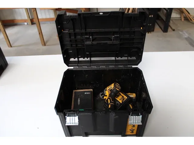 Dewalt 2x vijsmachine - afbeelding 1 van  5