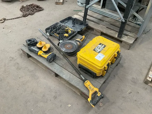 Dewalt accu- en elektrisch handgereedschap (4x) - afbeelding 1 van  8