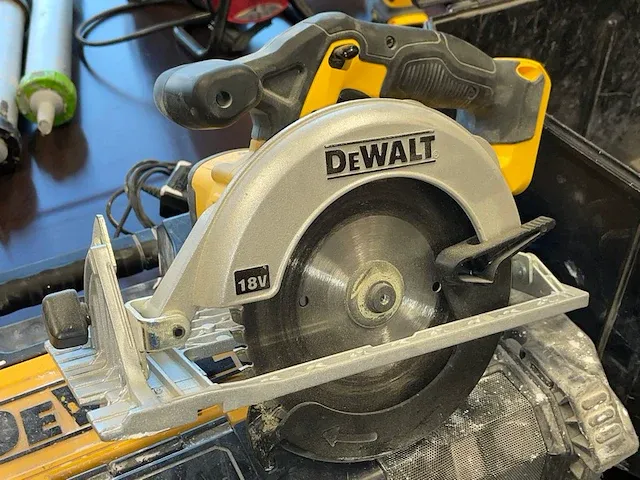 Dewalt accu cirkelzaag 18v - afbeelding 1 van  6
