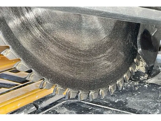 Dewalt accu cirkelzaag 18v - afbeelding 4 van  6