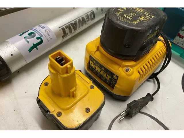 Dewalt accu kitspuit dc542 - afbeelding 3 van  3