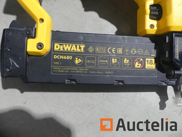 Dewalt accuspijkermachine + bouwplaatsradio - afbeelding 2 van  13