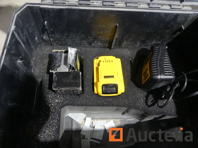 Dewalt accuspijkermachine + bouwplaatsradio - afbeelding 4 van  13