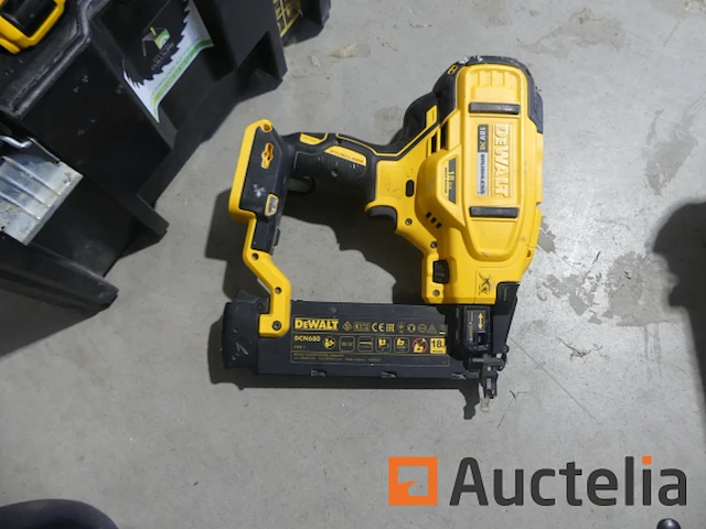 Dewalt accuspijkermachine + bouwplaatsradio - afbeelding 5 van  13