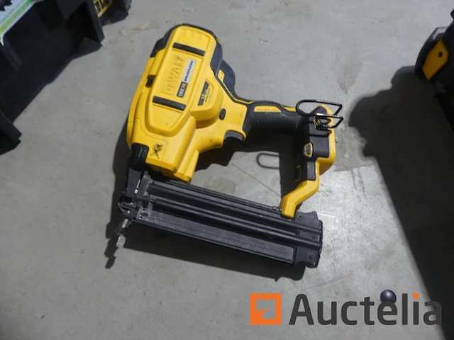 Dewalt accuspijkermachine + bouwplaatsradio - afbeelding 12 van  13