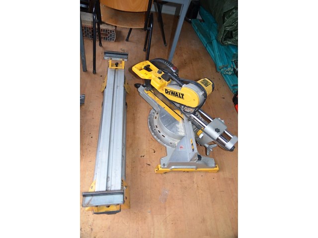 Dewalt afkort- en verstekzaag - afbeelding 2 van  5