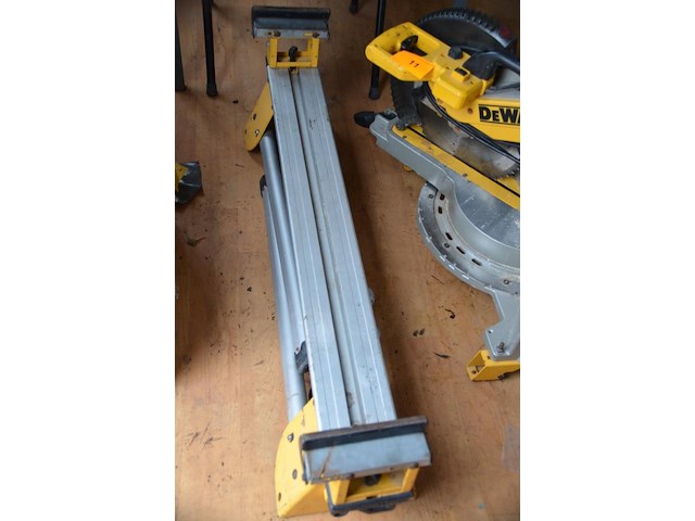 Dewalt afkort- en verstekzaag - afbeelding 5 van  5