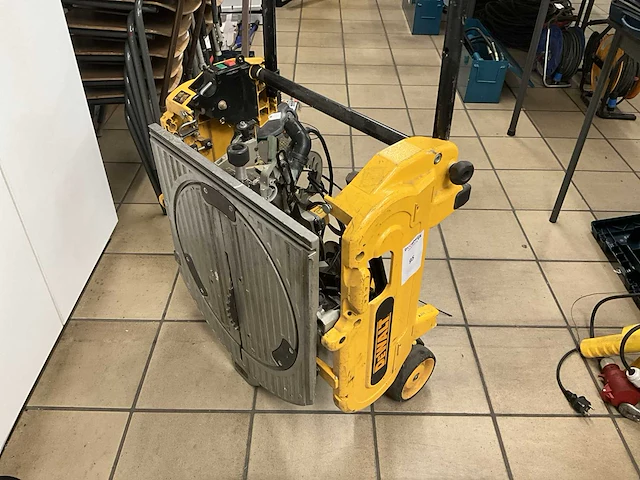 Dewalt afkortcirkelzaagmachine - afbeelding 1 van  4