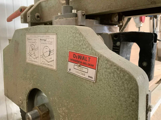 Dewalt afkortcirkelzaagmachine - afbeelding 5 van  9