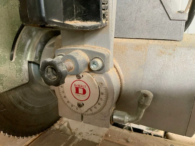 Dewalt afkortcirkelzaagmachine - afbeelding 6 van  9