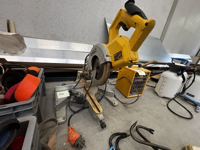 Dewalt afkortzaag - afbeelding 1 van  3
