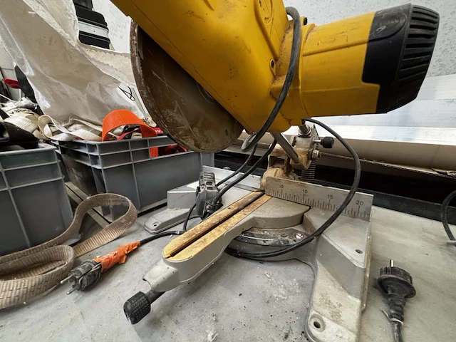 Dewalt afkortzaag - afbeelding 3 van  3