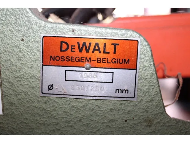 Dewalt afkortzaag - afbeelding 5 van  5