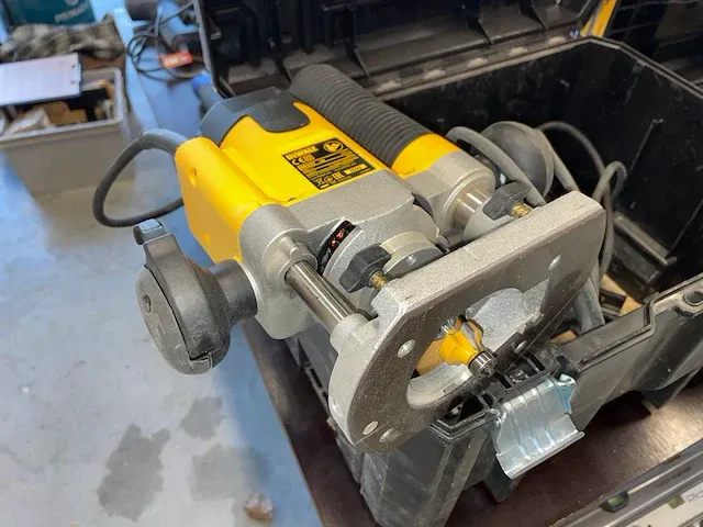 Dewalt bovenfrees - afbeelding 1 van  7