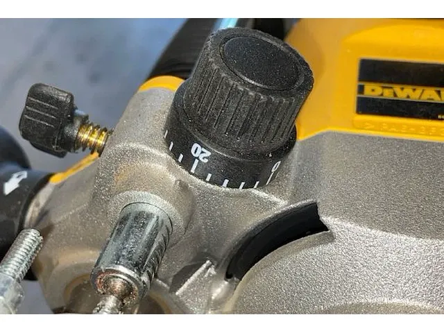 Dewalt bovenfrees - afbeelding 4 van  7