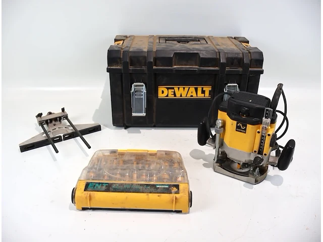 Dewalt bovenfrees - afbeelding 1 van  7