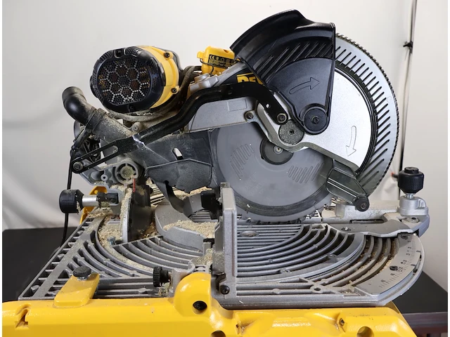 Dewalt combinatiezaag - afbeelding 3 van  8