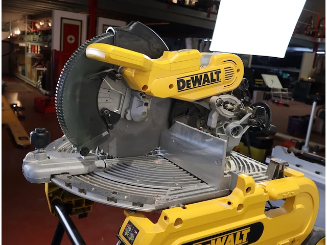 Dewalt combinatiezaag - afbeelding 5 van  8