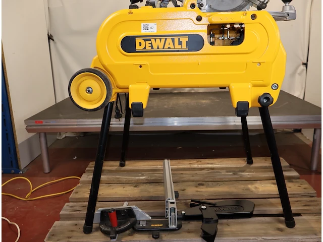 Dewalt combinatiezaag - afbeelding 6 van  8