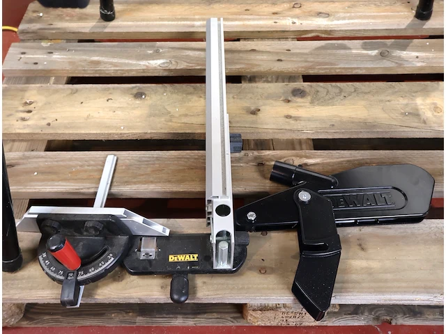 Dewalt combinatiezaag - afbeelding 7 van  8