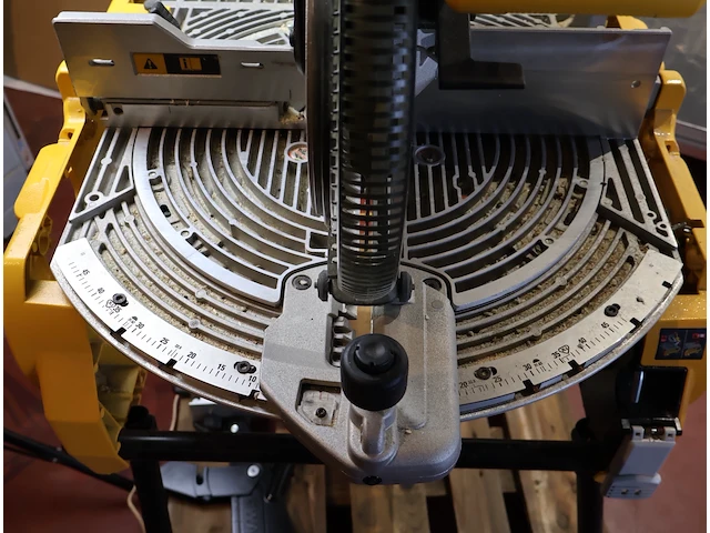 Dewalt combinatiezaag - afbeelding 8 van  8