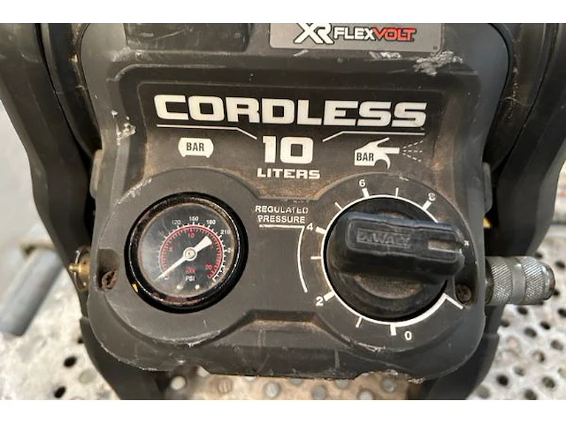 Dewalt compressor - afbeelding 3 van  7
