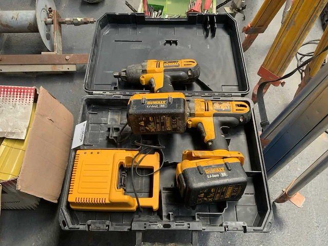 Dewalt dc 800 slagmoersleutel (2x) - afbeelding 1 van  5