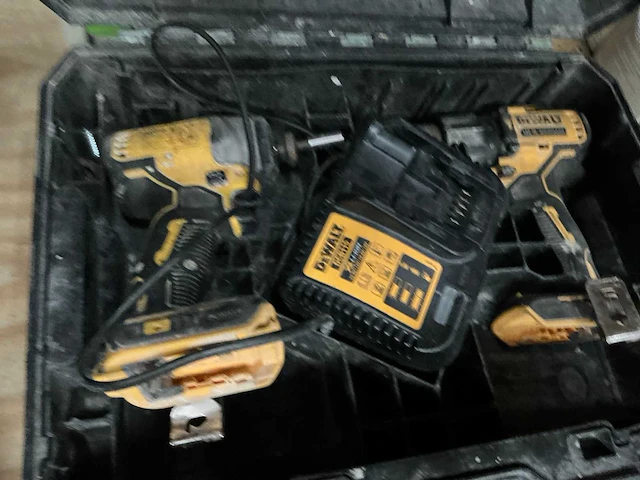 Dewalt dcf 80 accu schroefmachine (2x) - afbeelding 2 van  4