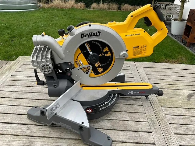 Dewalt dcs 778 afkortzaag - afbeelding 1 van  9