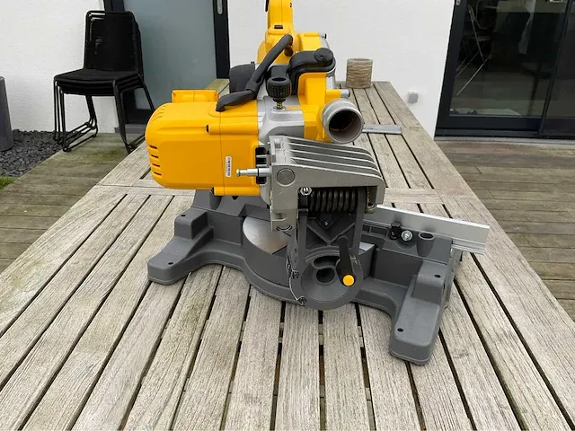 Dewalt dcs 778 afkortzaag - afbeelding 7 van  9