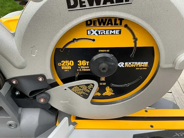 Dewalt dcs 778 afkortzaag - afbeelding 8 van  9