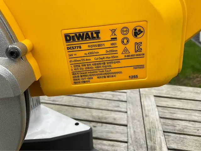 Dewalt dcs 778 afkortzaag - afbeelding 9 van  9