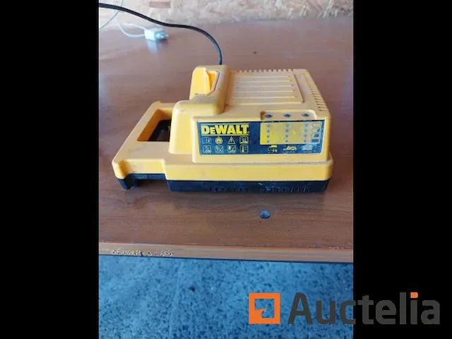 Dewalt de9000 oplader - afbeelding 2 van  4