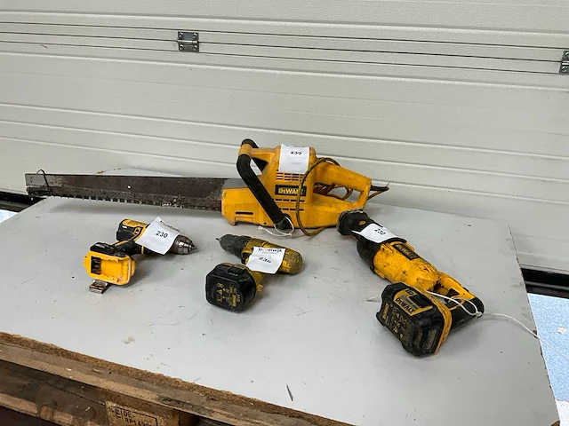 Dewalt divers gereedschap (4x) - afbeelding 1 van  14