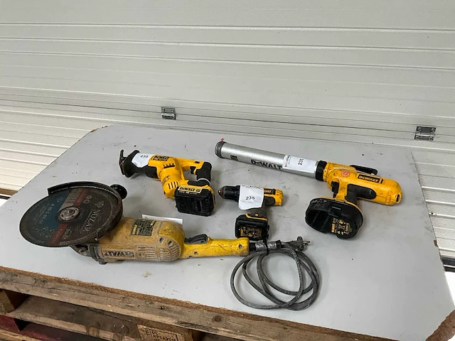 Dewalt divers gereedschap (4x) - afbeelding 1 van  9