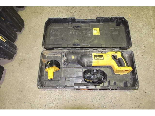 Dewalt draadloze reciprozaag - afbeelding 1 van  3