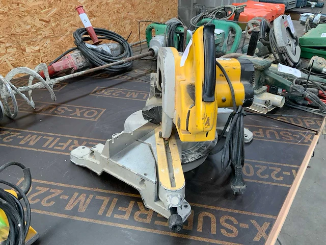 Dewalt dw707 afkortcirkelzaagmachine - afbeelding 3 van  6