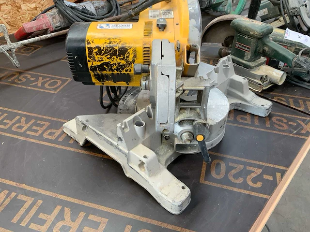 Dewalt dw707 afkortcirkelzaagmachine - afbeelding 4 van  6