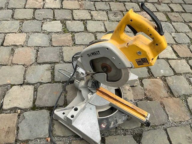 Dewalt dw707 afkortcirkelzaagmachine - afbeelding 3 van  4