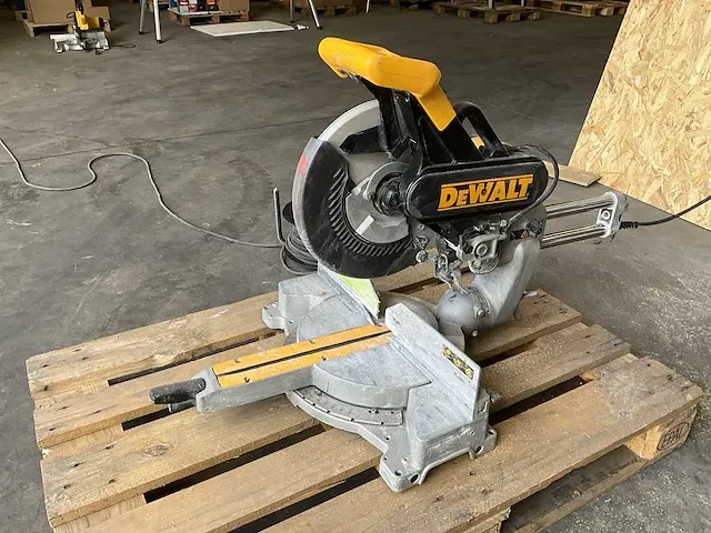 Dewalt dw708-qs afkortzaag telescoop 305mm - afbeelding 1 van  7