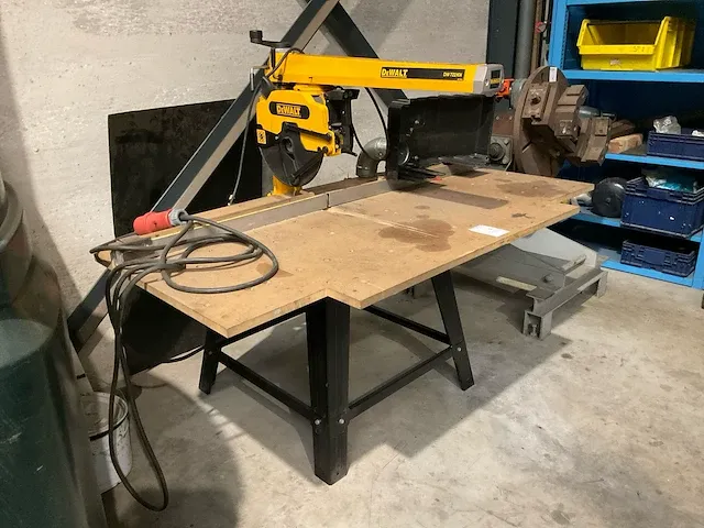 Dewalt dw722kn radiaalafkortzaagmachine - afbeelding 3 van  8