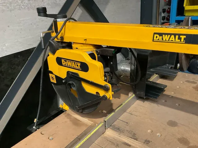 Dewalt dw722kn radiaalafkortzaagmachine - afbeelding 5 van  8