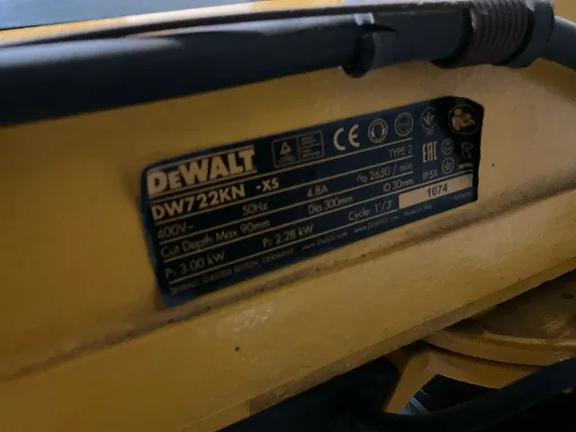 Dewalt dw722kn radiaalafkortzaagmachine - afbeelding 7 van  8