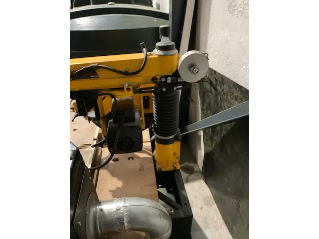 Dewalt dw722kn radiaalafkortzaagmachine - afbeelding 8 van  8